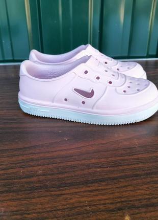 Босоніжки-аквашузи nike foam force 1.розмір 27-й.2 фото