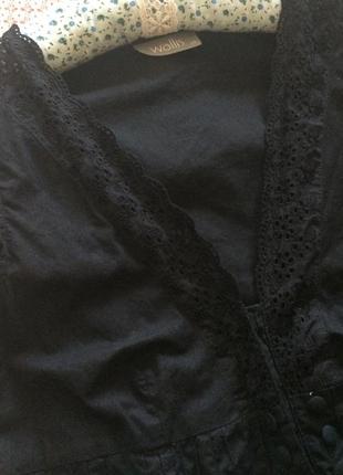 Легка чорна майка з прошвою з імітацією корсету wallis4 фото