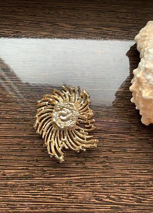 Стильна брош з камінцями під золото2 фото