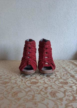Червоні босоніжки-ботильени на каблуку гладіатори з натуральної шкіри/замши4 фото