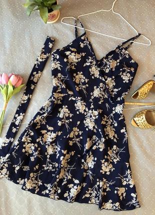 Сукня на бретелях