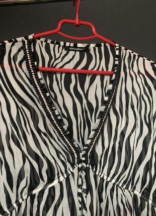 Пляжна туніка в чорно -білу полоску зебра