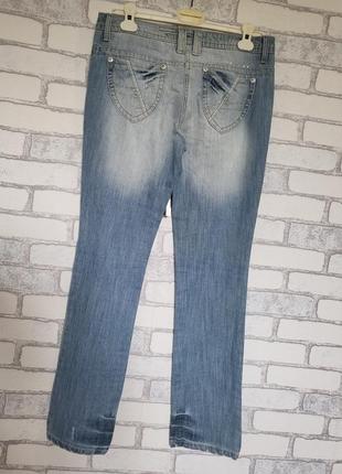 Светлые тонкие рваные джинсы7 фото