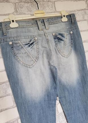 Светлые тонкие рваные джинсы6 фото