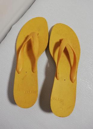 Вьетнамки , шлепанцы esprit на каблучке 41-42р