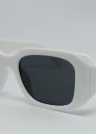 Prada модные женские солнцезащитные очки узкие черные в белой оправе1 фото