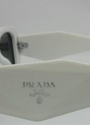 Prada модные женские солнцезащитные очки узкие черные в белой оправе4 фото