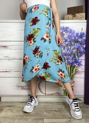 Голубая юбка миди назапах в цветочный принт 1+1=31 фото