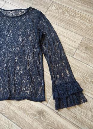 Чорний мереживний лонгслив з оригінальними рукавами з воланами, ідеальний стан