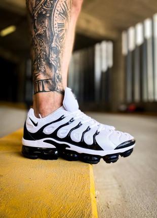 Жіночі кросівки nike air vapormax plus black white знижка sale