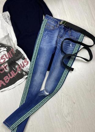 Джинси stradivarius