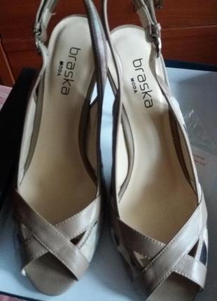 Стильные босоножки braska. размер 41 (26.5 см).