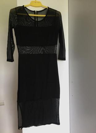 Ефектна чорна сукня