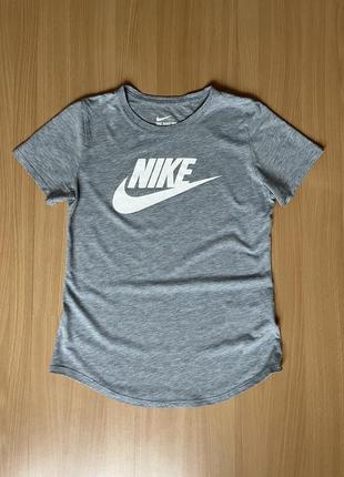 Футболка жіноча nike (xs)