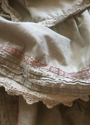 Стильна міді спідниця з мереживом кольору хакі urban behavior