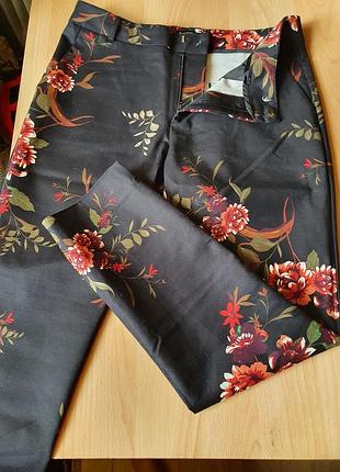 Ідеальні брюки в квітковий принт