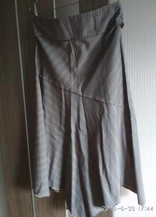 Стильна спідниця відомого бренду.