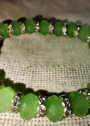 Браслет на руку з скляних намистин.