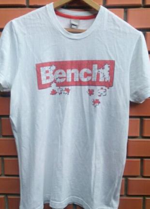 Футболка белого цвета с большим логотипом от бренда bench1 фото