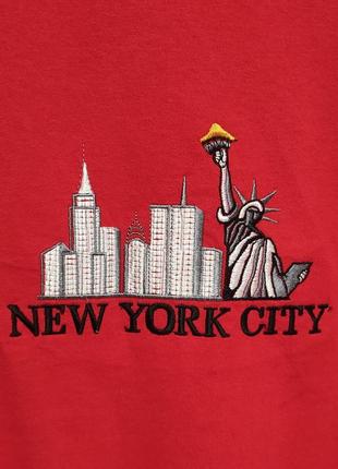 Яркая качественная футболка new york от fruit of the loom, размер l2 фото
