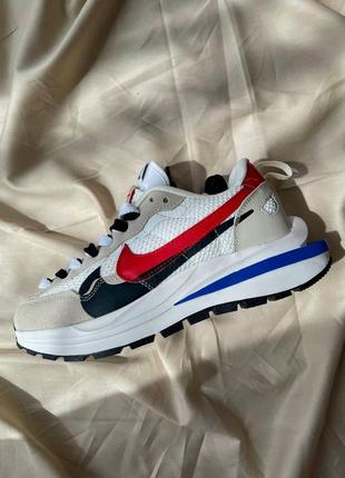 Кросівки жіночі nike vaporwaffle x sacai white red9 фото