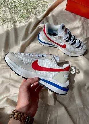 Кросівки жіночі nike vaporwaffle x sacai white red8 фото