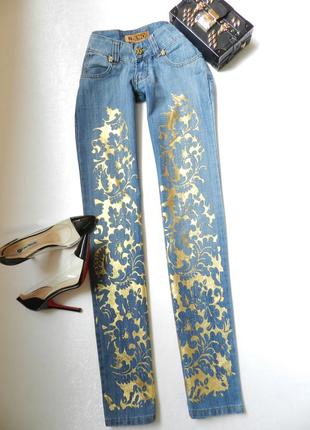 ✅ джинси нові із золотим напиленням в наявності розмір 25 піт 35 см побіди 43 см довжина 102 див. бренд