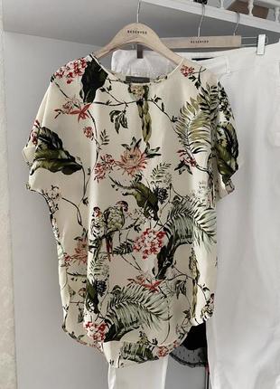 Яркая блузка в папугы primark