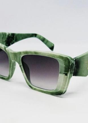 Окуляри в стилі prada стильні жіночі сонцезахисні окуляри в зеленій оправі камуфляжній