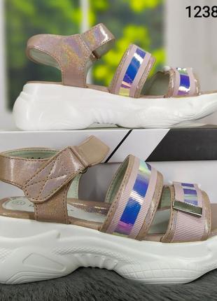 Босоніжки дитячі для дівчинки спортивного плану на платформі