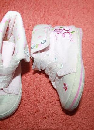 Пінетки у вигляді високих кедиков фірми tu на 9-12 міс.