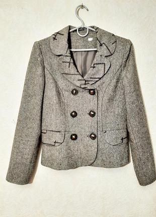 Стильный деми пиджак женский с баской серый с блеском отделка вышивка твидовая ткань