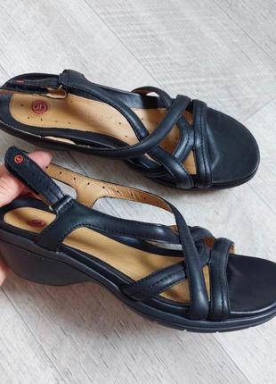 Шкіряні босоніжки