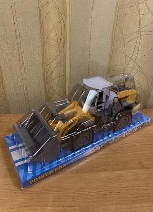 Трактор навантажувач.