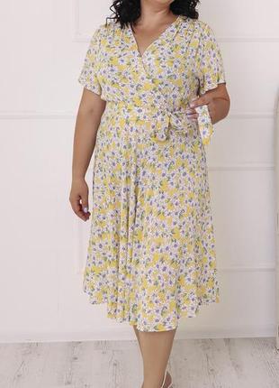 Легкое летнее женское платье из штапеля на запах с цветами желтое 50 - 56р2 фото