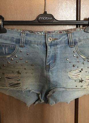 Джинсові шорти з заклепками xs