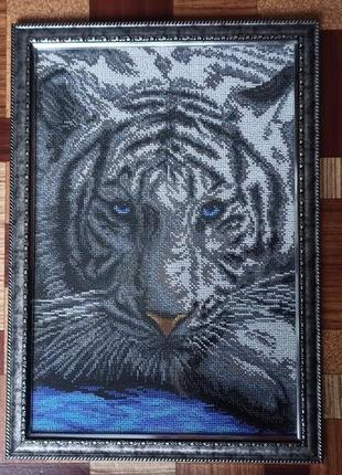 Картина вышитая бисером тигр белый