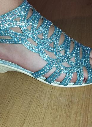 Босоніжки нові розпродаж 32-36 2