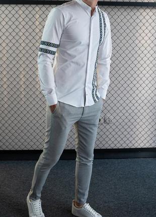 Чоловіча сорочка біла з вишивкою