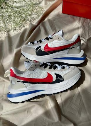 Nike vaporwaffle x sacai white red женские кроссовки найк4 фото