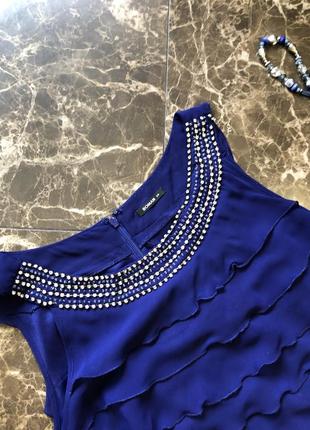 Вечірня коктейльна сукня roman з рюшами та бісером , синього кольору