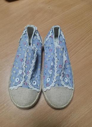 Мокасины, кеды, слипоны