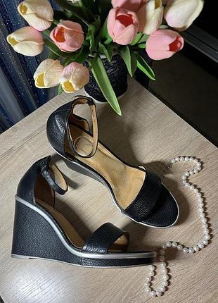 Босоніжки на танкетці ❤️нові ❤️ 25,5-26 см