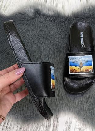 Женские шлепанцы черные кожаные с принтом марка україна2 фото