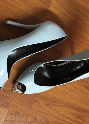 Голубые туфли