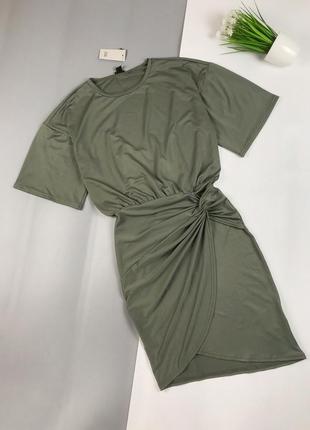 Оливкова сукня-футболка river island, асиметрична з розрізом4 фото