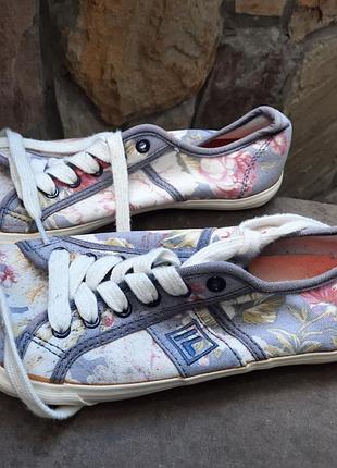 Жіночі макасини fila.