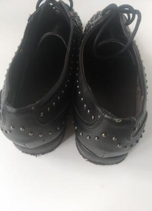 Чорні туфлі з заклепками 37 розміру6 фото