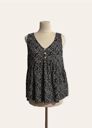 Chicoree майка чорна в квіти з ґудзиками