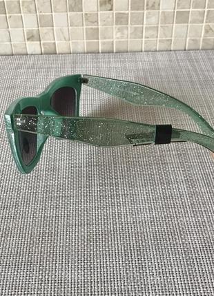 Зелені сонцезахисні окуляри pull&beer / cat. 35 фото